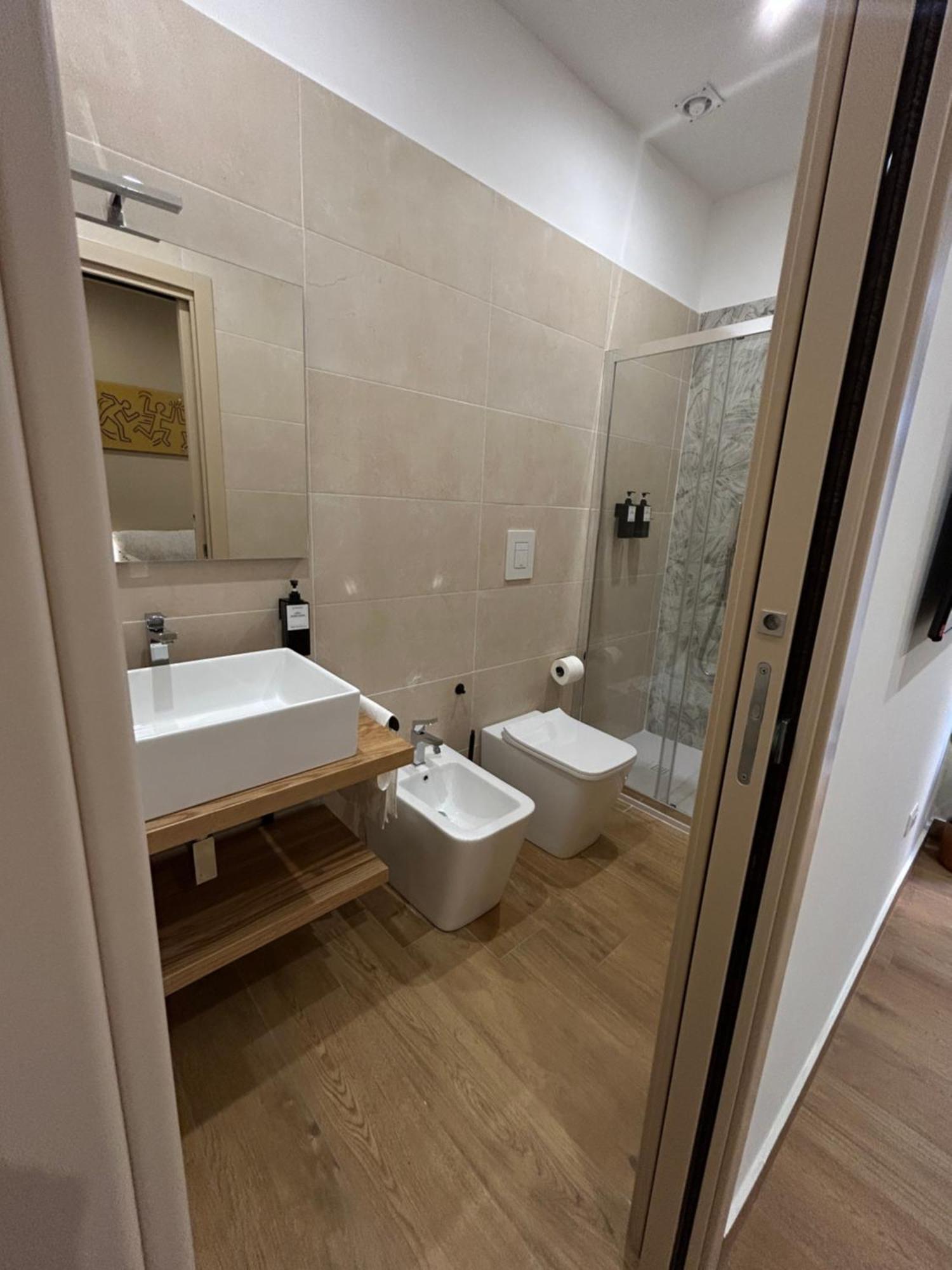 נאפולי Somnia Luxury Rooms מראה חיצוני תמונה