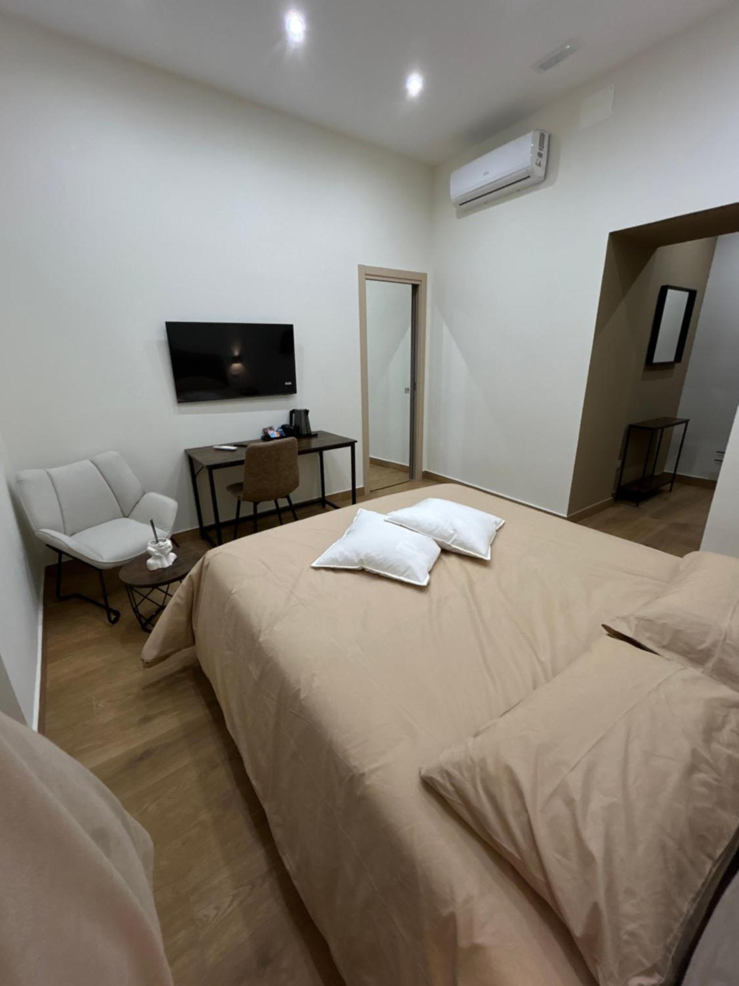 נאפולי Somnia Luxury Rooms מראה חיצוני תמונה