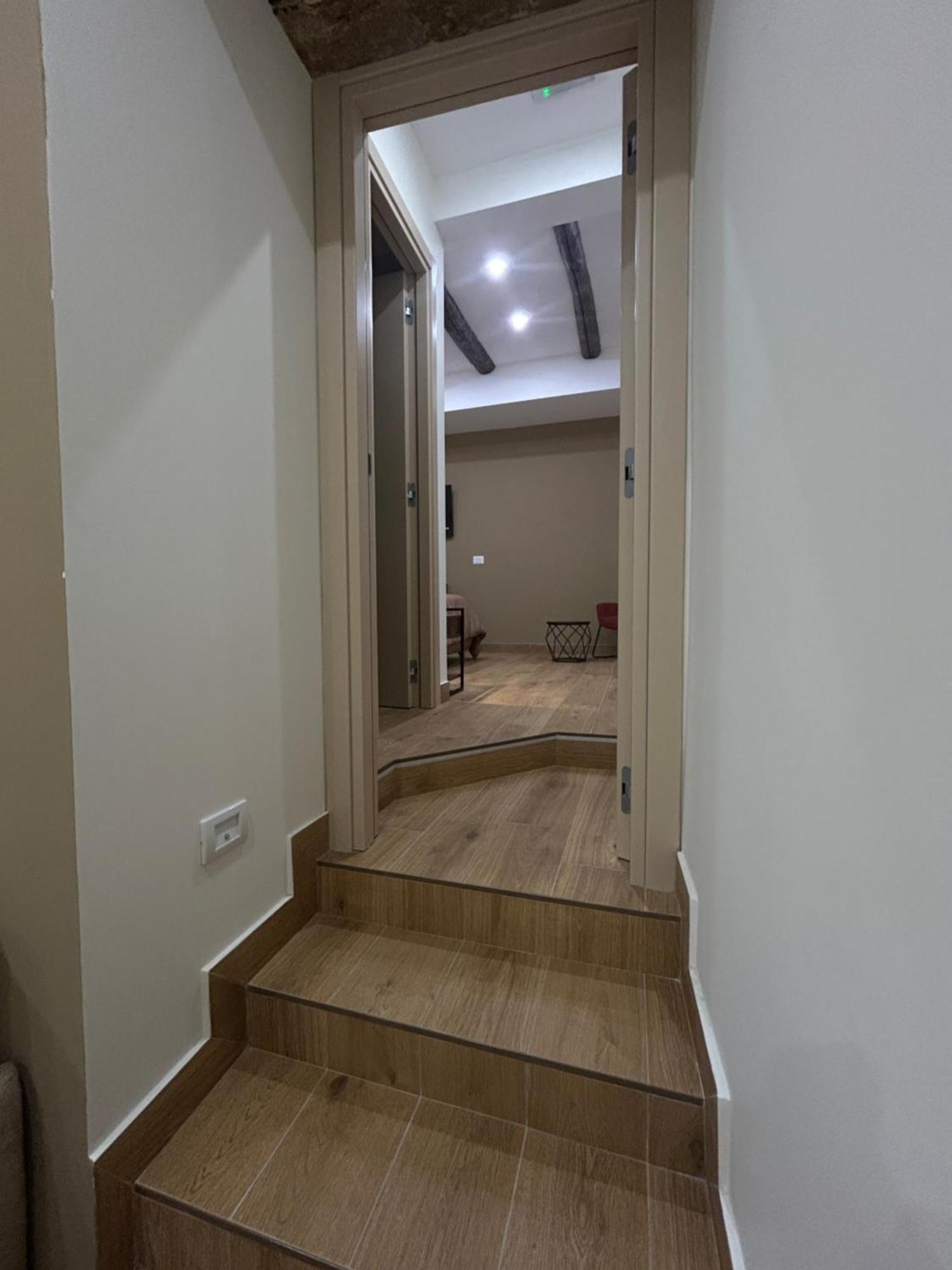 נאפולי Somnia Luxury Rooms מראה חיצוני תמונה