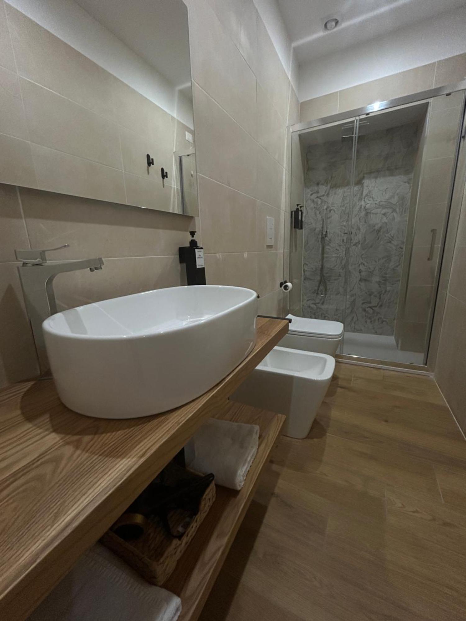 נאפולי Somnia Luxury Rooms מראה חיצוני תמונה