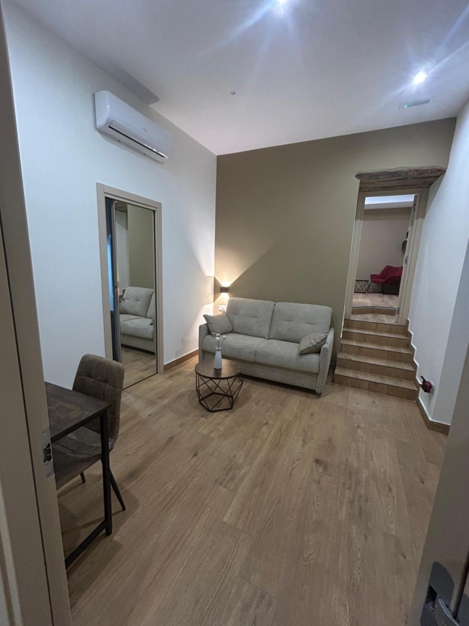נאפולי Somnia Luxury Rooms מראה חיצוני תמונה