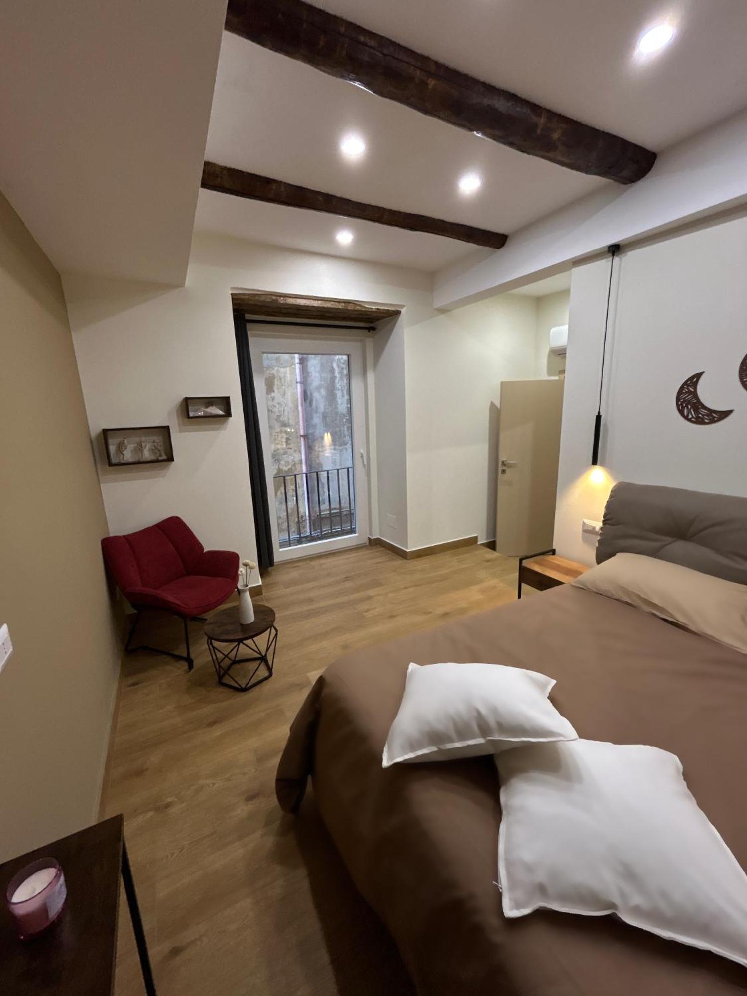 נאפולי Somnia Luxury Rooms מראה חיצוני תמונה