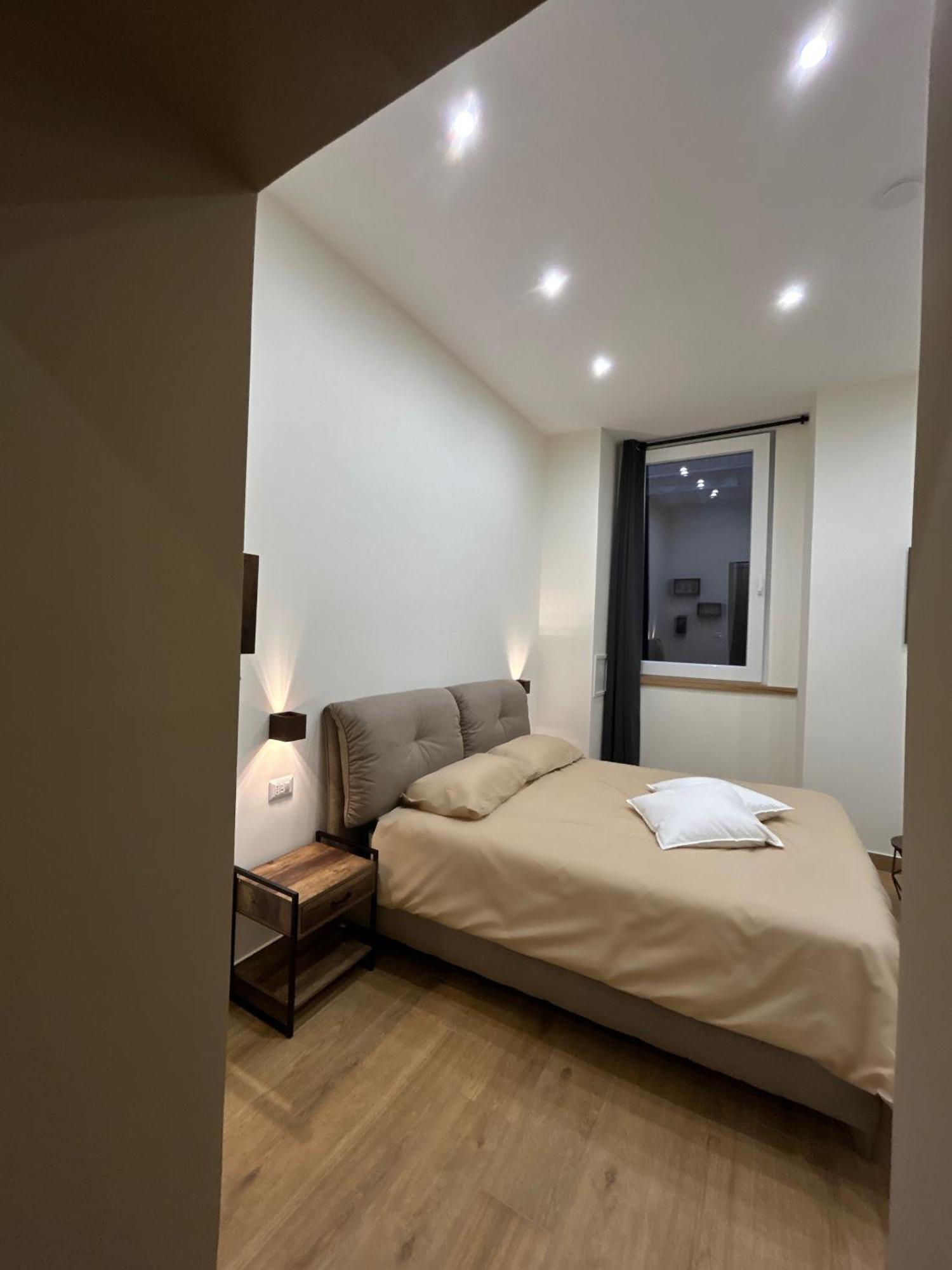 נאפולי Somnia Luxury Rooms מראה חיצוני תמונה