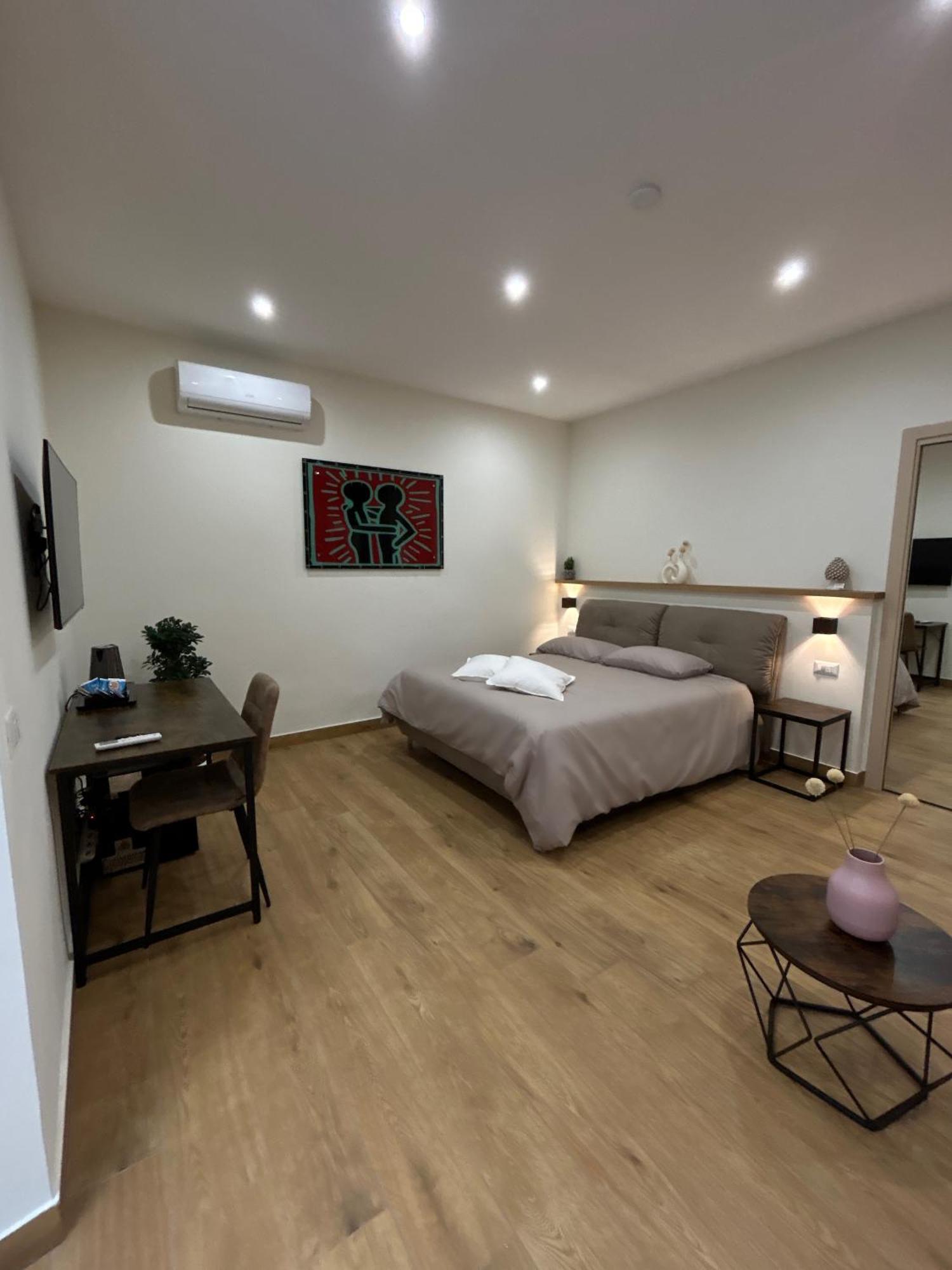 נאפולי Somnia Luxury Rooms מראה חיצוני תמונה