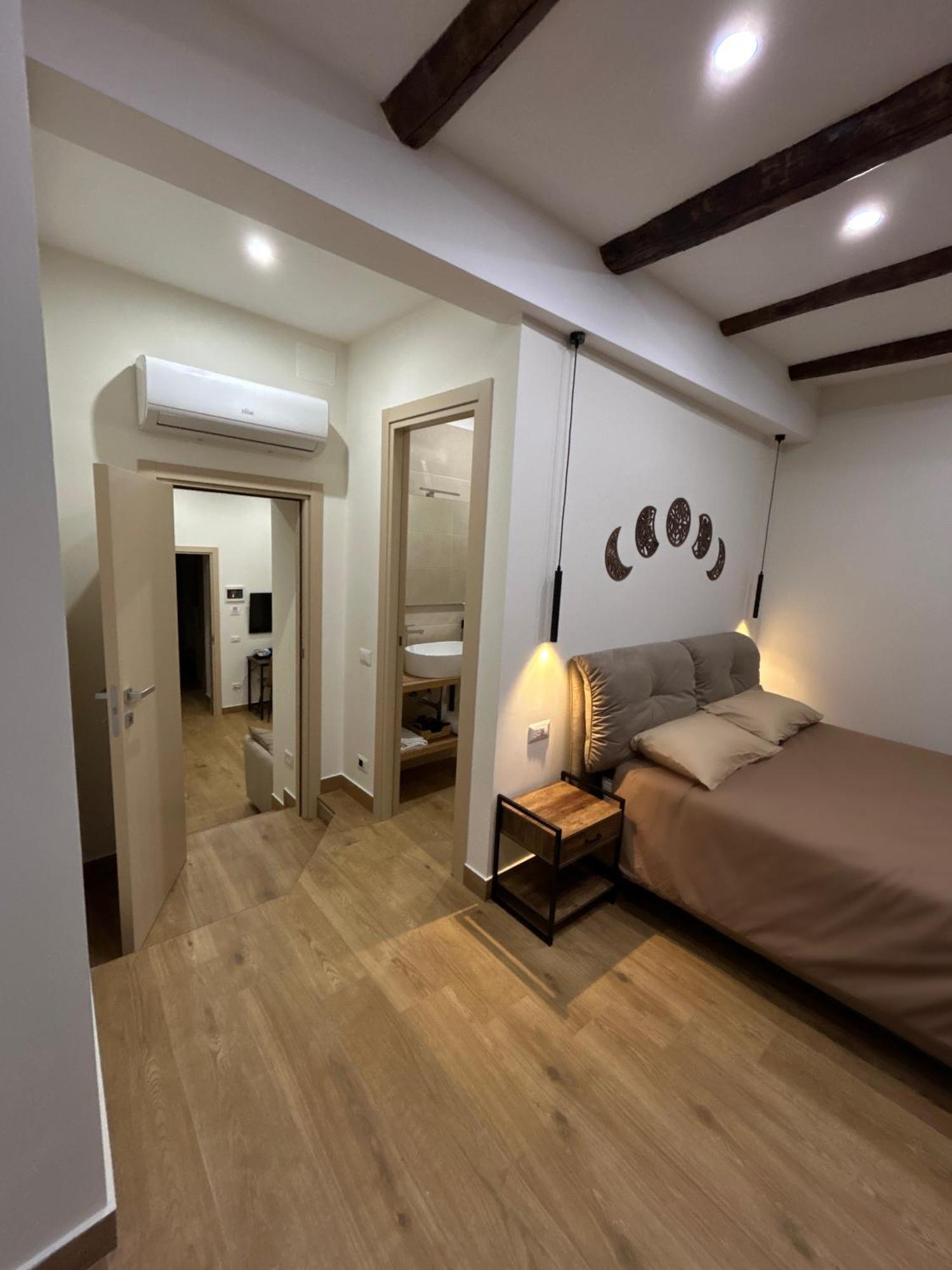 נאפולי Somnia Luxury Rooms מראה חיצוני תמונה