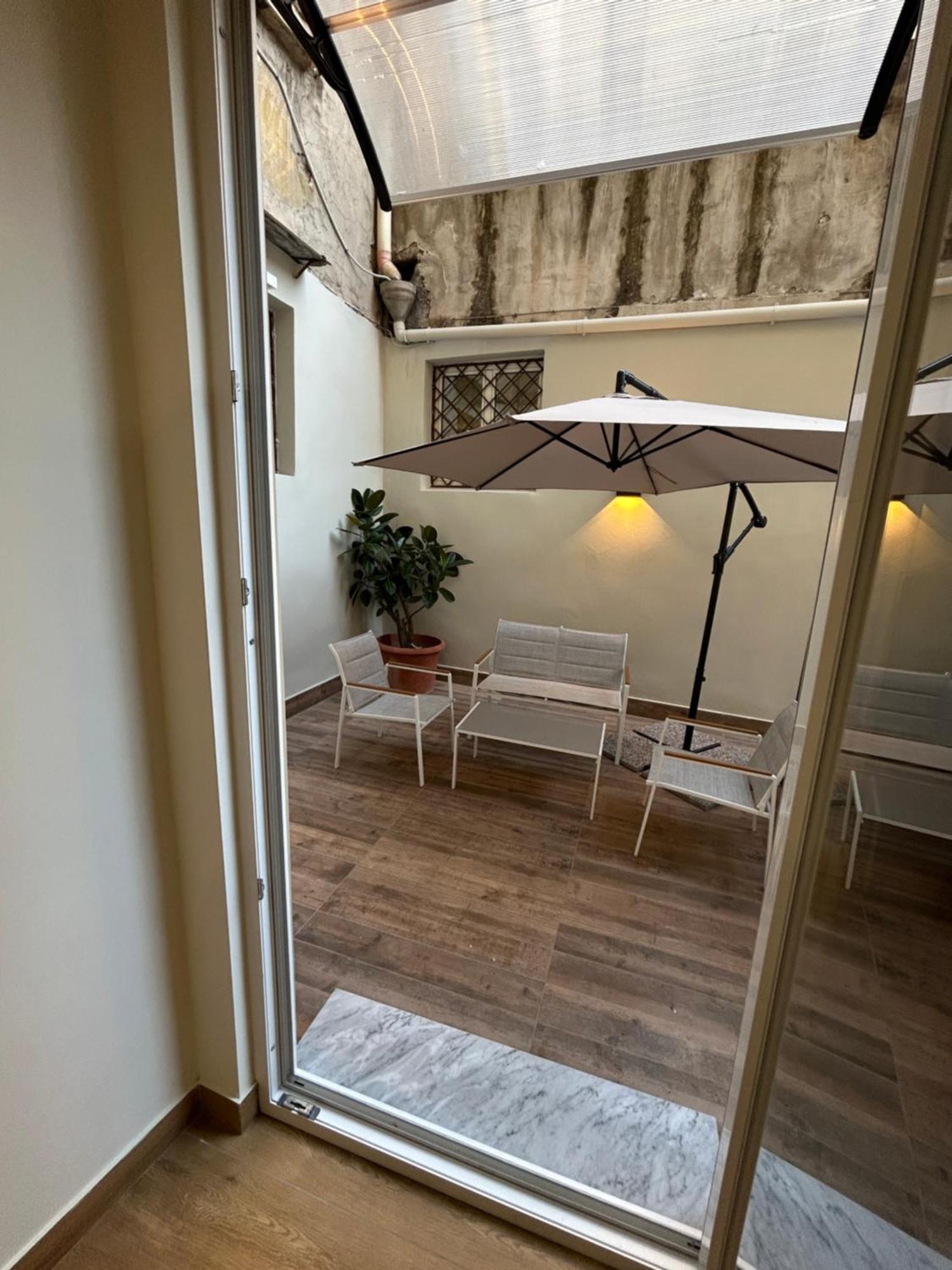 נאפולי Somnia Luxury Rooms מראה חיצוני תמונה