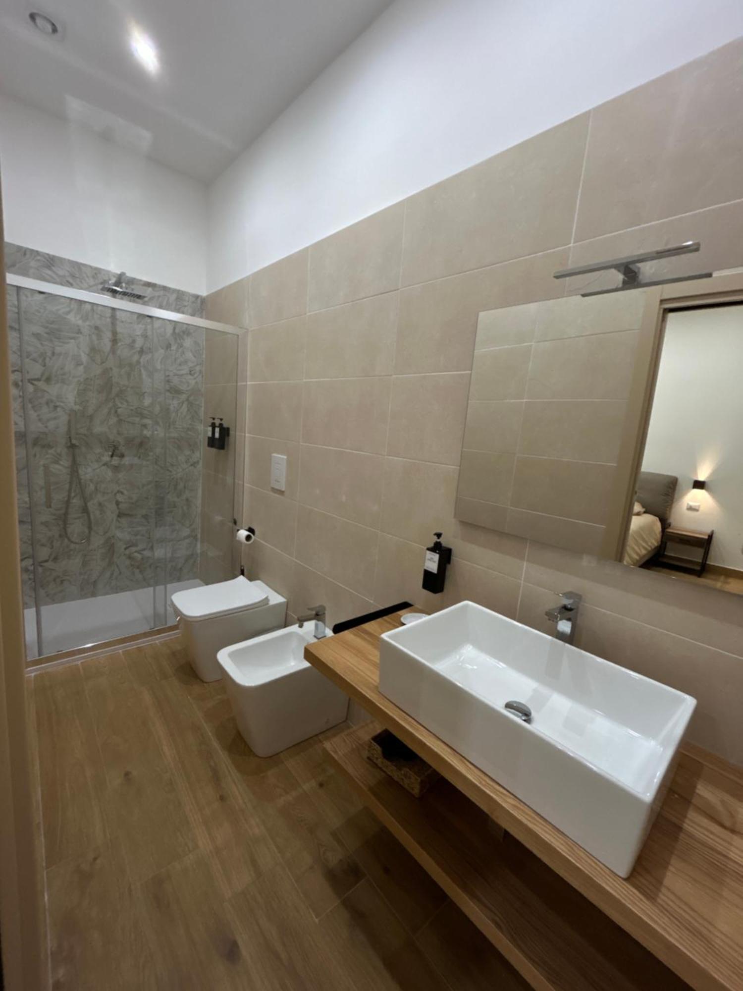 נאפולי Somnia Luxury Rooms מראה חיצוני תמונה